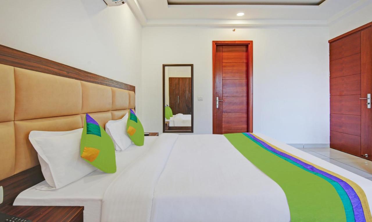 Treebo Aviraj Inn Noida Exterior photo