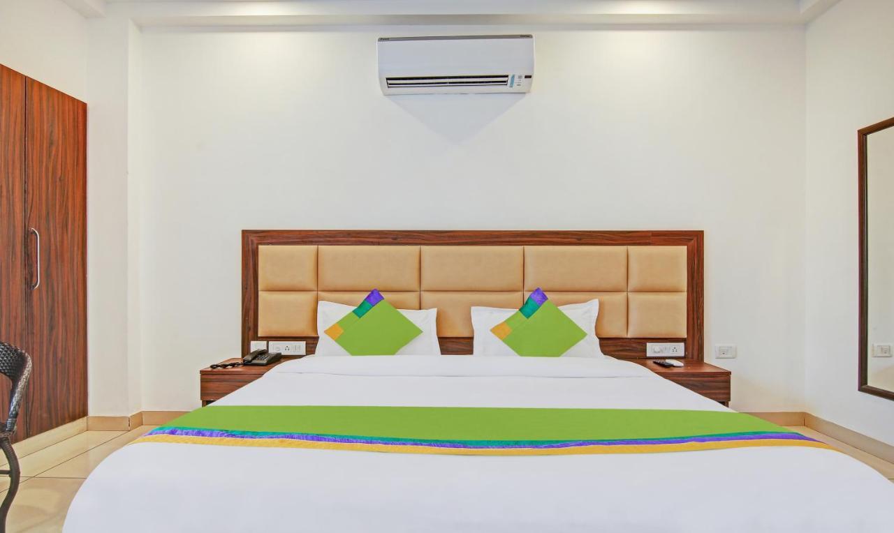 Treebo Aviraj Inn Noida Exterior photo