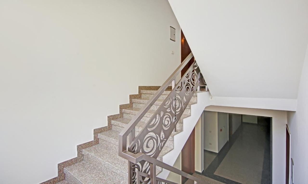 Treebo Aviraj Inn Noida Exterior photo